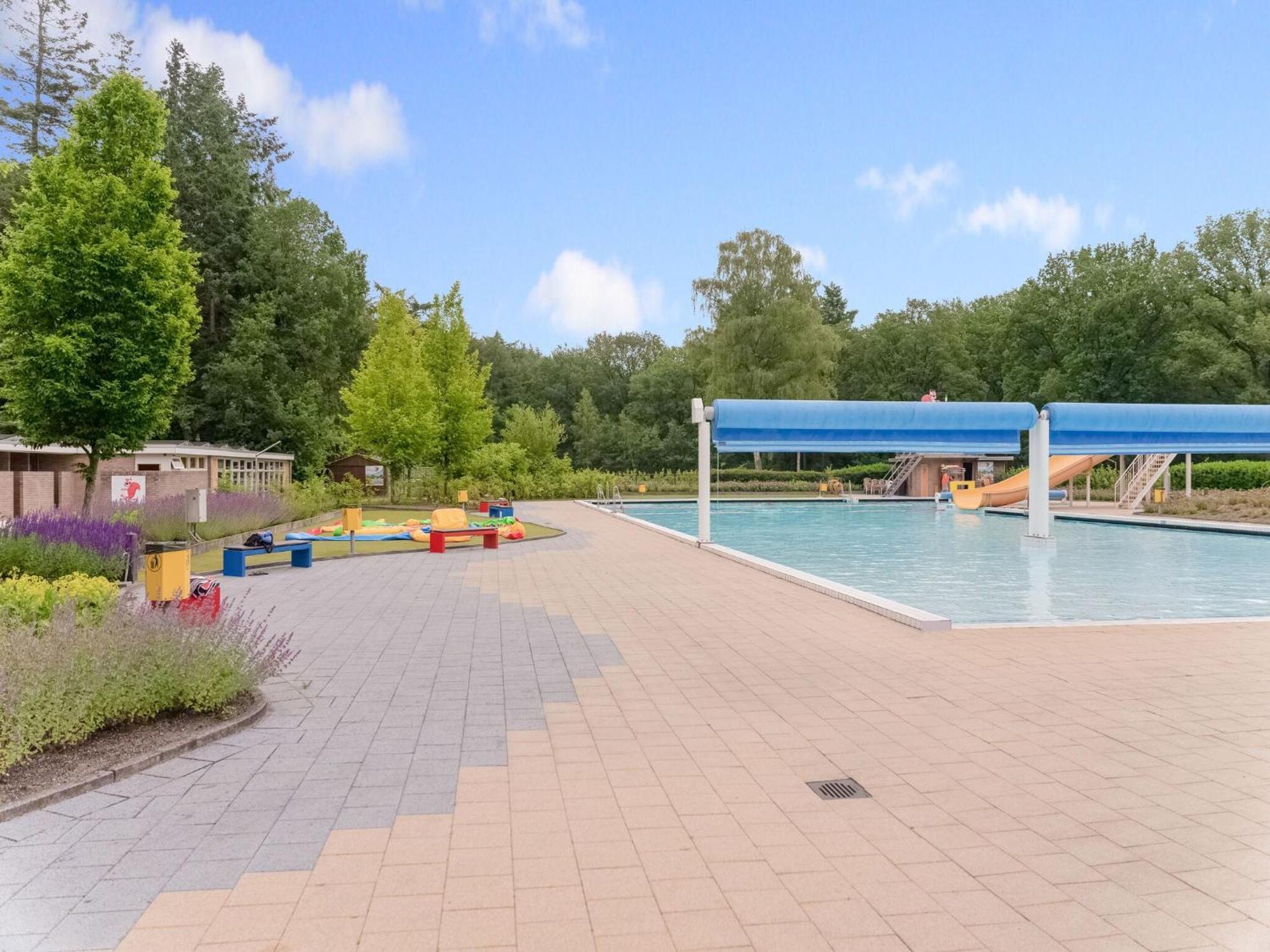 Beautiful Chalet In The Woods With A Shared Pool Vledder المظهر الخارجي الصورة