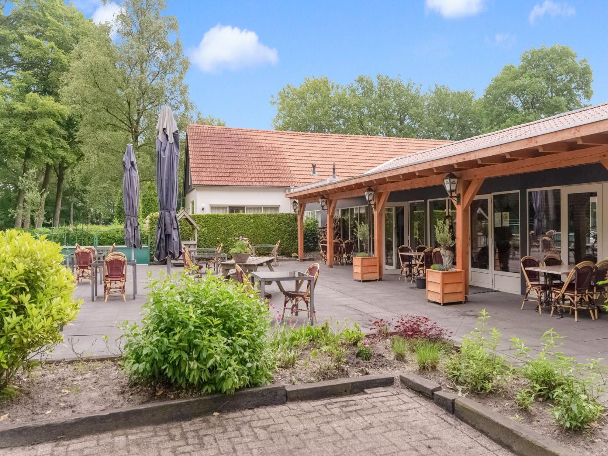 Beautiful Chalet In The Woods With A Shared Pool Vledder المظهر الخارجي الصورة